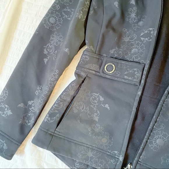 Lolë Soft Shell Lined Jacket - Picture 3 of 7